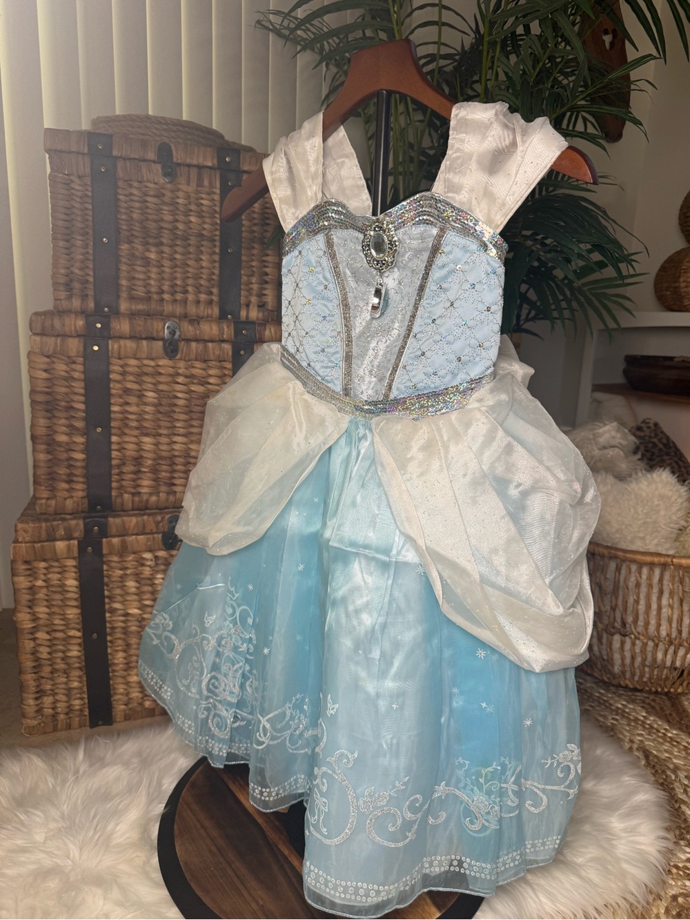 Disney limited edition Cinderella dress. Size 5 - Picture 4 of 7